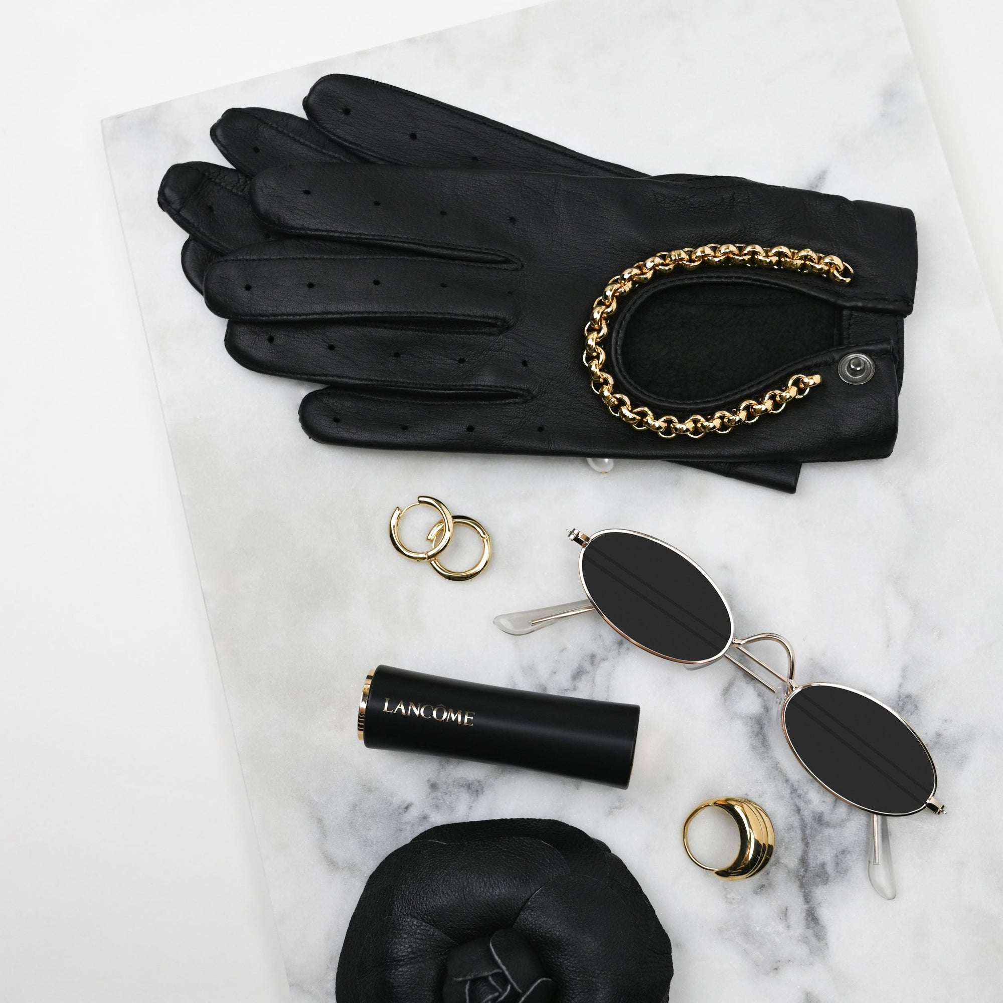 Soft italan lamb skin gloves with embroidered details