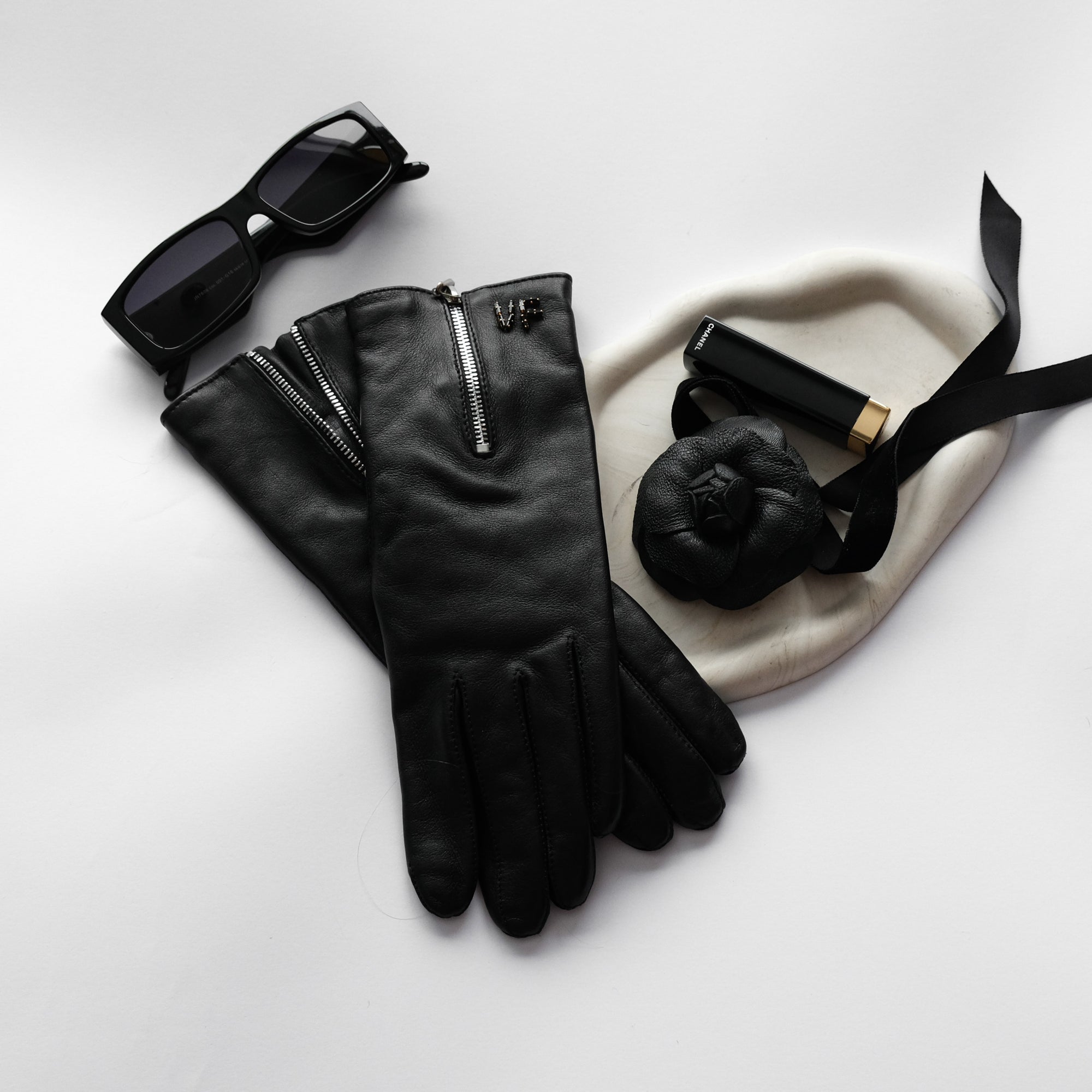 Soft italian lamb skin Black gloves with cashmere lining